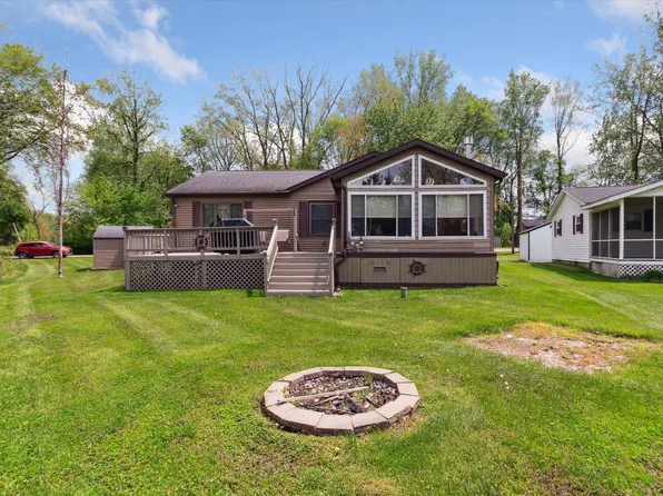 204 Crockett Dr, Quincy, MI 49082