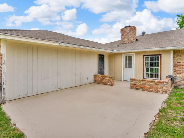 201 Windwood Dr, Desoto, TX 75115