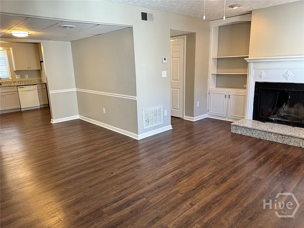 2 bed, 2.5 bath, 1178 sqft, $1,800 — Photo 4