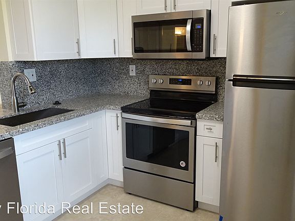 4th image of 1601 NE 191st St #B409