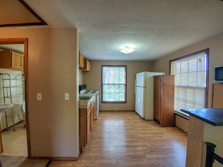 310 E Washington St — Photo 15