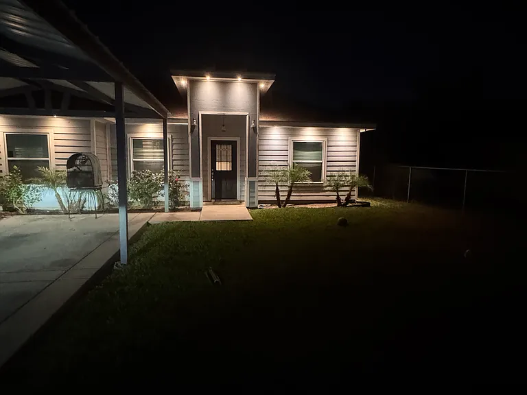 711 W Albatross Ave — Photo 1