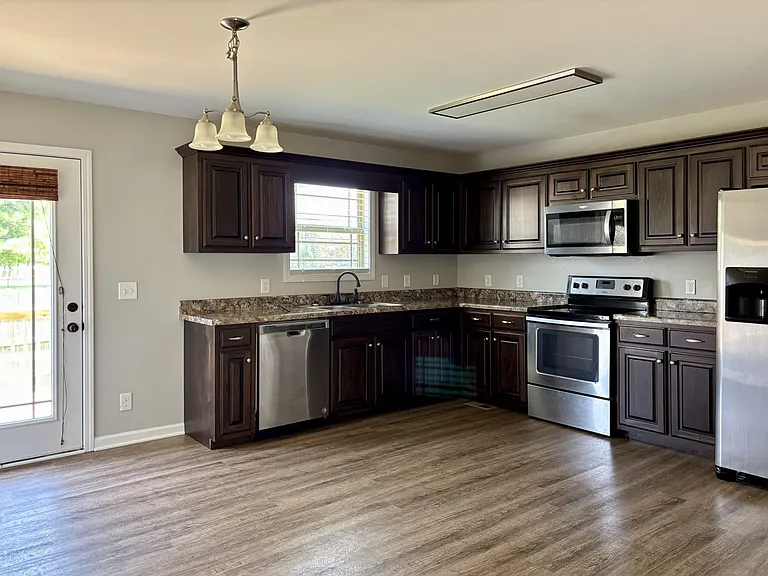 76 Al White Dr — Photo 4