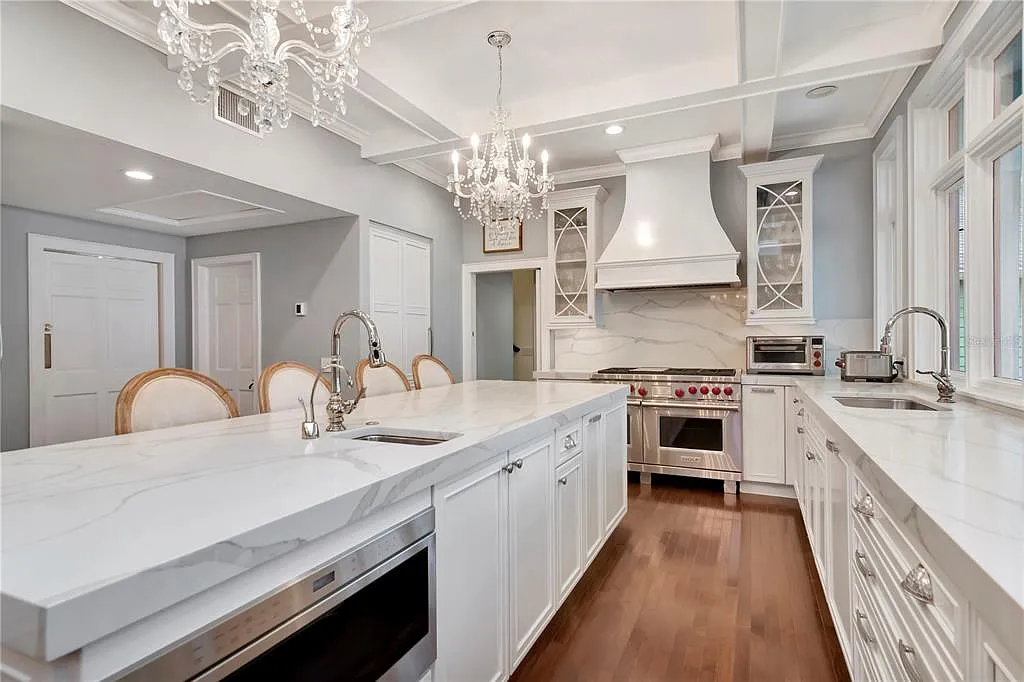 5 bed, 6.5 bath, 5874 sqft, $24,000 — Photo 4
