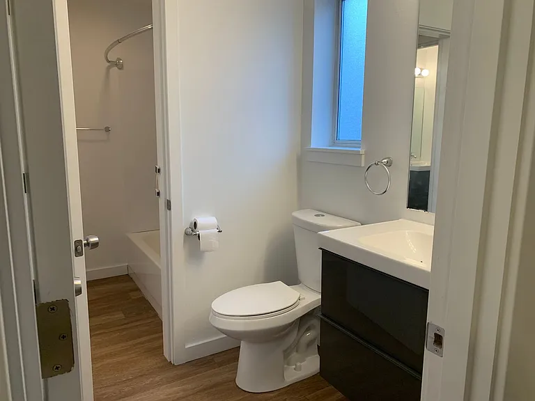 1233 Taylor Ave N — Photo 15