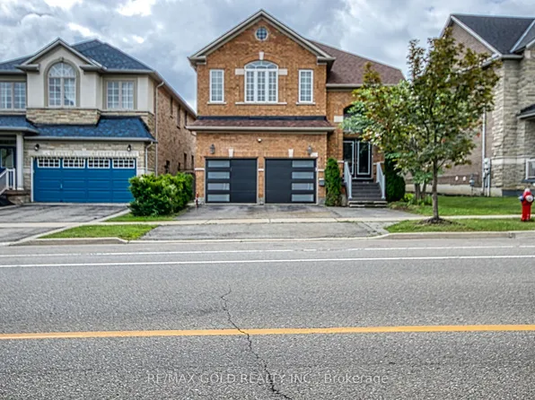 3428 Erin Centre Blvd, Mississauga, ON L5M 8C2