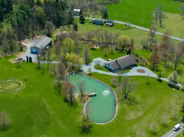 3 E Bethany Rd, Newmanstown, PA 17073