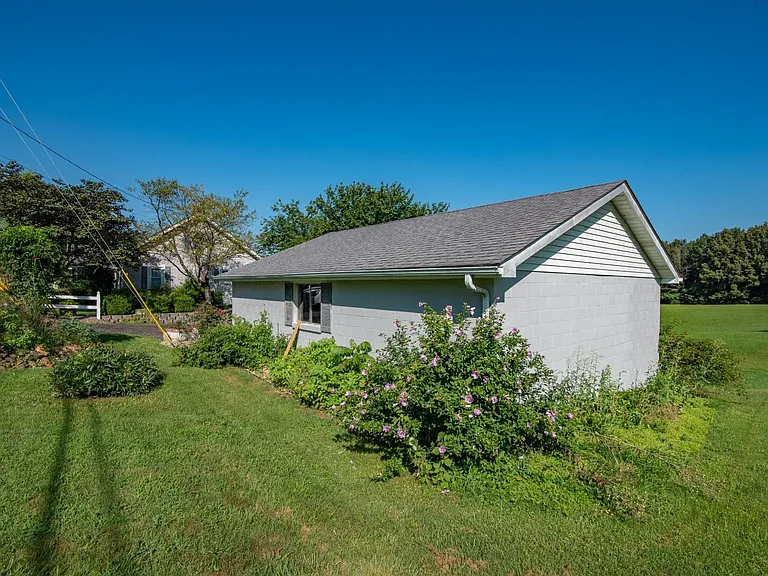 1231 Crume Rd — Photo 46