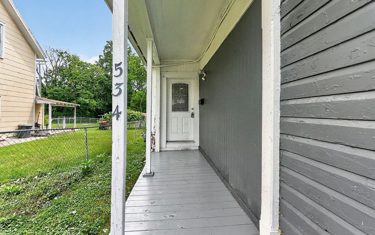 4 bed, 1060 sqft, $1,500 — Photo 2