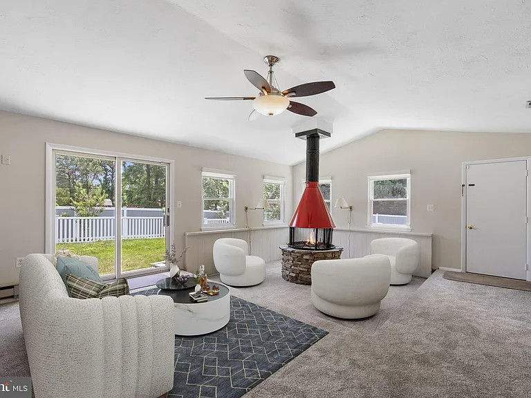 8005 Woodholme Cir — Photo 20