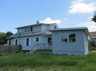 728 9th St, Peru, IL 61354