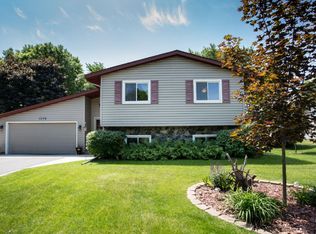 1779 Hinton Trl N, Oakdale, MN 55128
