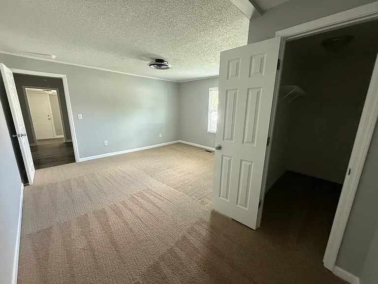606 E Maple Ave — Photo 11