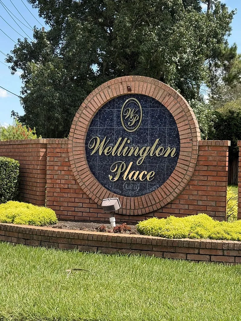 Beautifully Updated Wellington Place Home! — Photo 2