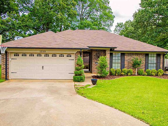 3rd image of 1213 Ashbourne Ln