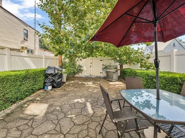 129 Prospect Street image 28 of 34