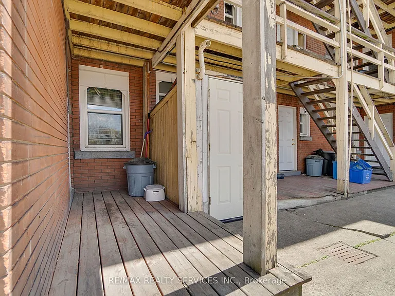 5 Fairholt Rd N #8 — Photo 16