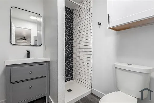 5517 N 27th Dr #15 — Photo 9