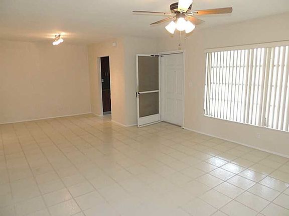 4th image of 935 SE 9th Ave APT 10