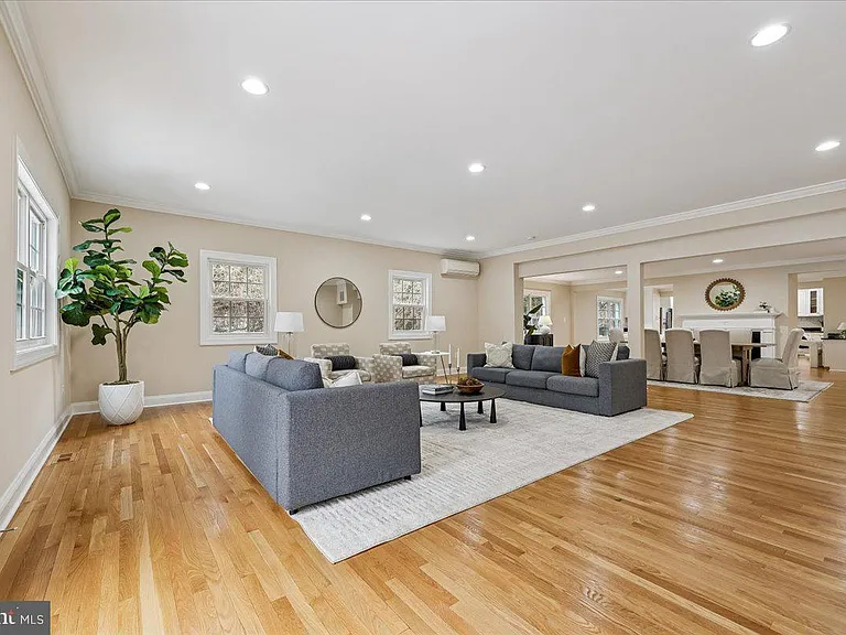 4902 Derussey Pkwy — Photo 23