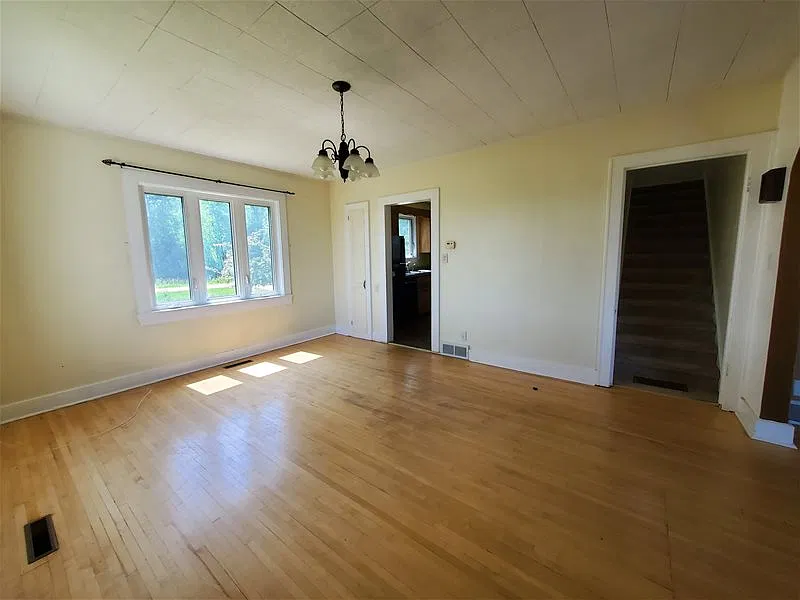 3 bed, 1.5 bath, 1642 sqft, $1,350 — Photo 4