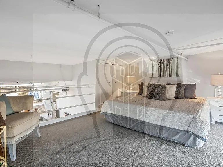 1111 W Cornelia Ave #204 — Photo 7
