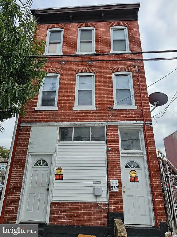 547 Perry St #4 photo 1