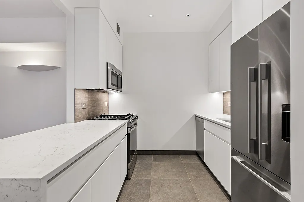 305 East 63rd Street — Photo 2
