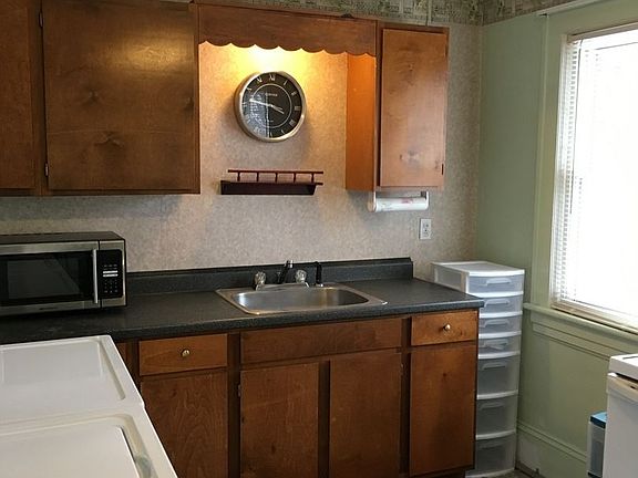 4th image of 463 Arbutus Ave SE #B