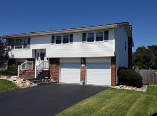 11 Mint Leaf Dr, Hamilton, NJ 08690