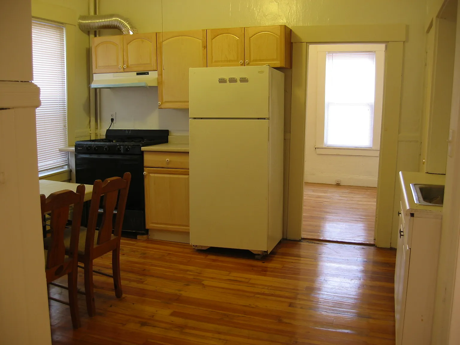 2 bed, 999 sqft, $2,550 — Photo 3