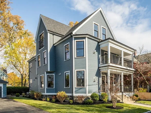 14 Maple St #14, Watertown, MA 02472