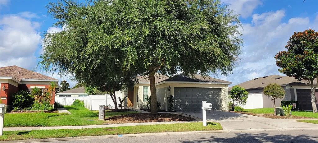 3 bed, 2.0 bath, 1460 sqft, $2,000 — Photo 1