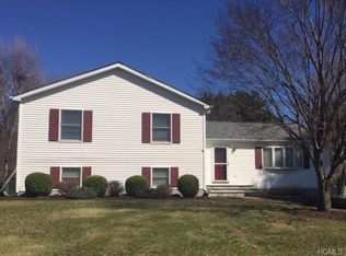 11 Valley View Dr, Middletown, NY 10940