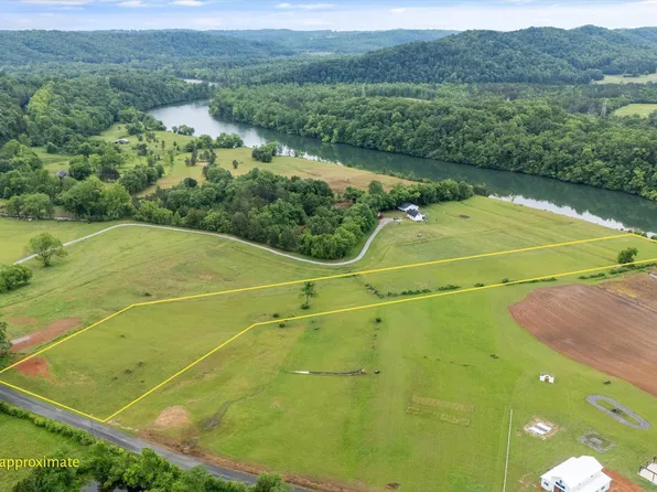 379 Blackburn Ln, Lenoir City, TN 37771