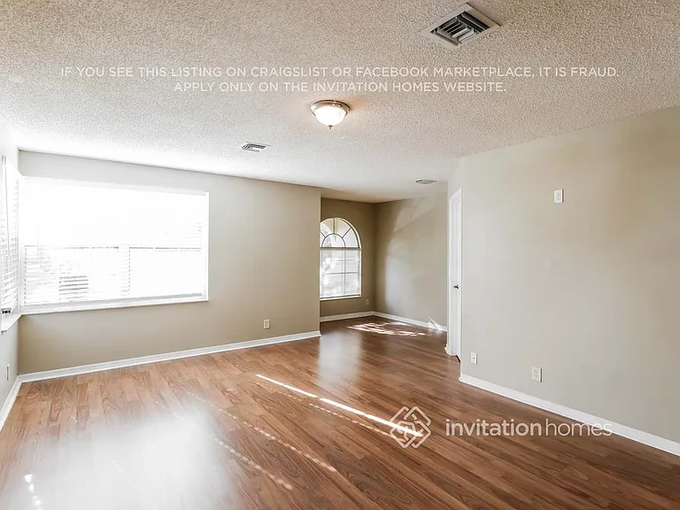 9404 NW 8th Cir — Photo 9