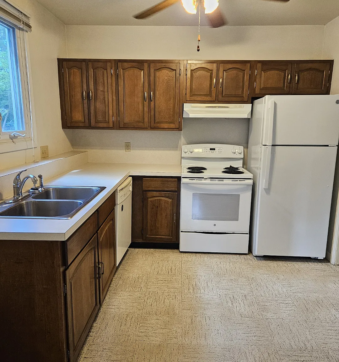 3 bed, $2,100 — Photo 2
