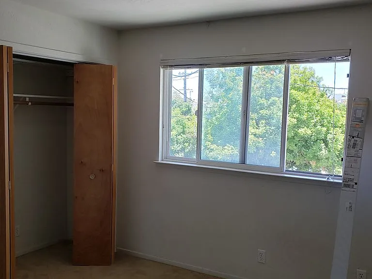 210 Locust St — Photo 2