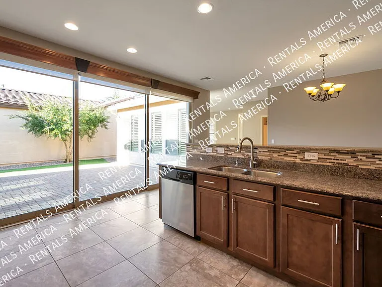 3863 S Verbena Ave — Photo 15