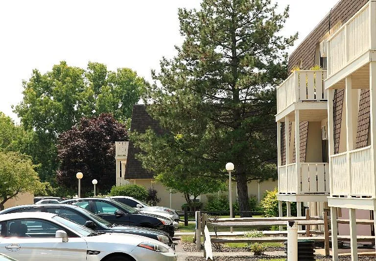 Oak Hills West Apartments — Photo 9