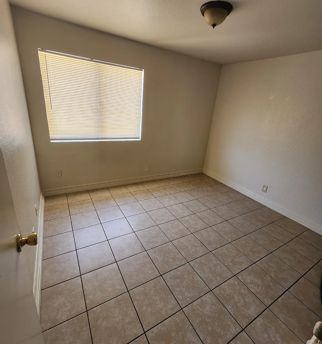 4 bed, 1118 sqft, $2,000 — Photo 3
