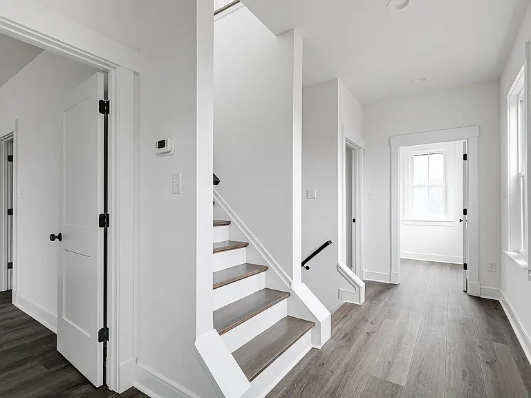 1827 W Cary St — Photo 33
