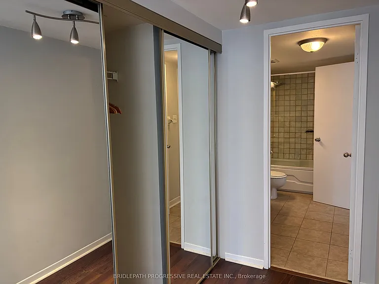 1001 Bay St E #2410 — Photo 7