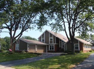 335 N Ridge Dr, Perrysburg, OH 43551