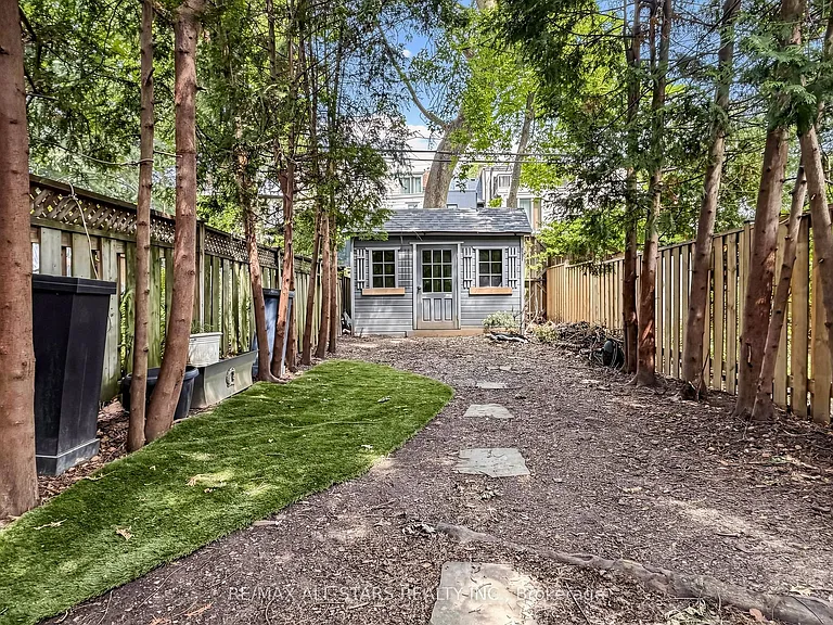 68 Macpherson Ave — Photo 48