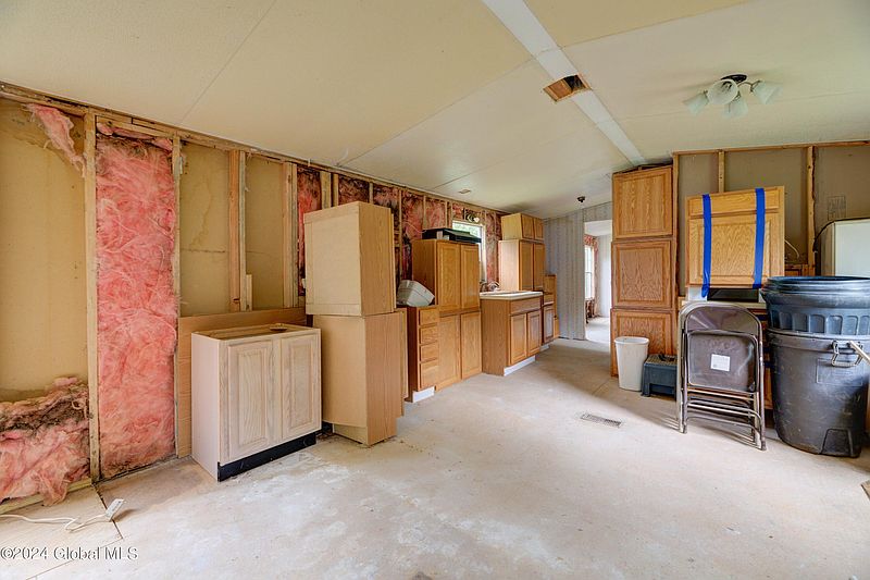 5th image of 136 Brower Road