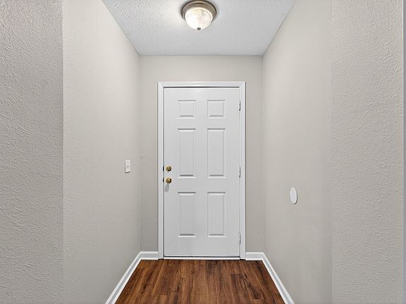 3rd image of 1026 Wolves Den Pl