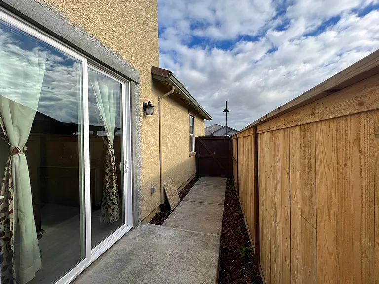 Crawford Dr — Photo 1