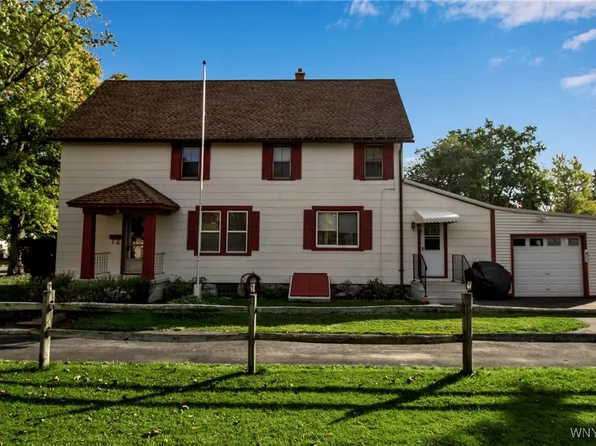 9 Waltham Ave, Lancaster, NY 14086