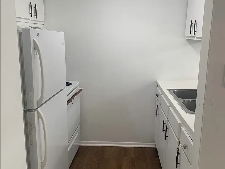 4103 E 4th St #8 — Photo 3